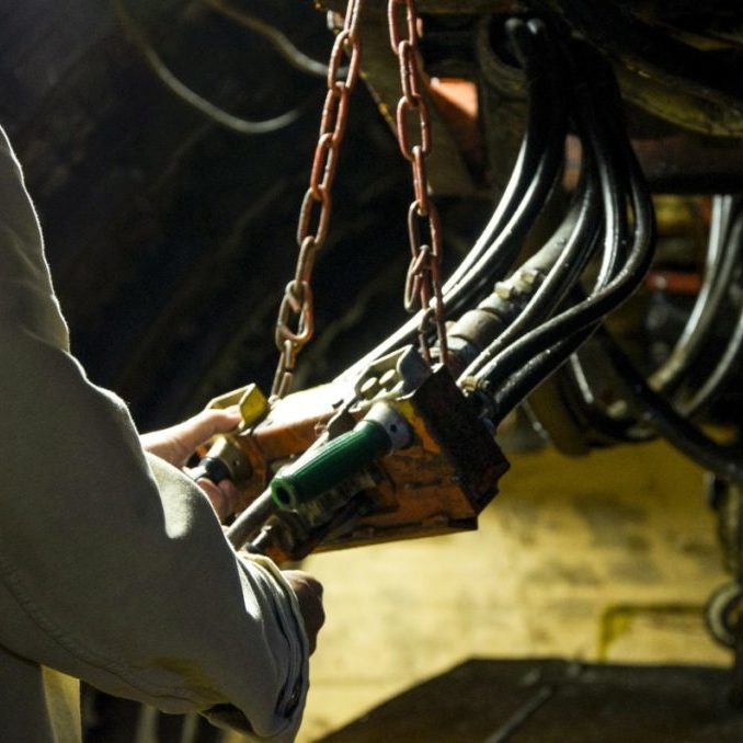 mine_underground_machine_dark_hydraulic_miners_mechanic-1092014.jpgd_-1024x678